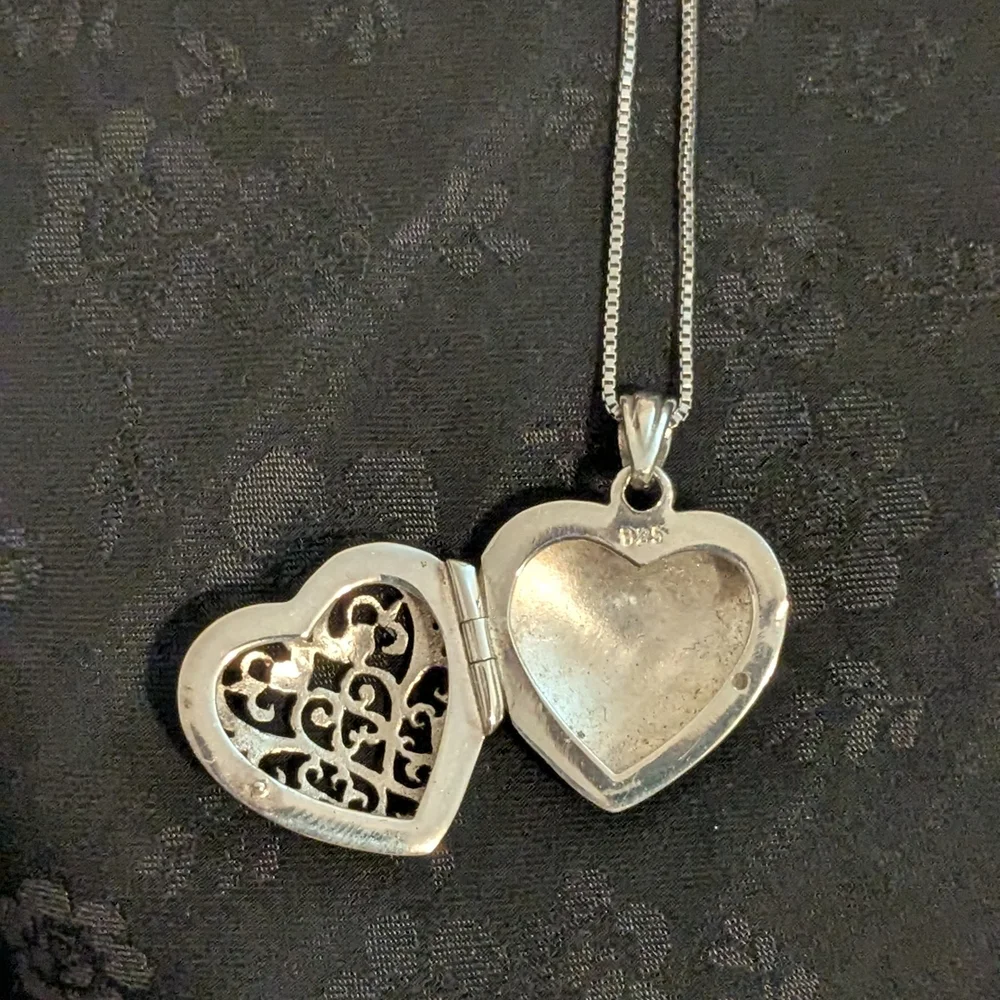 Vintage Art Deco Intricate Filigree 925 Sterling  Heart Locket Pendant Necklace - Picture 6 of 10